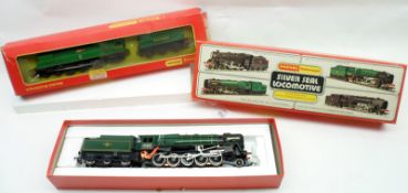 HORNBY RAILWAYS: mint and boxed Evening Star R.861 B.R. Class 9F 2-10-0 in green livery; together