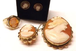 A Mixed Lot comprising: a mid/late 20th Century yellow metal framed Oval Cameo Brooch of lady,