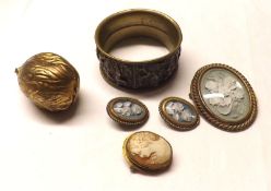 A Mixed Lot of Jewellery Items, including white floral raised work Oval Brooch with gilt frame; a