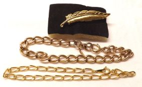 An early 20th Century 15ct Gold Curb Link Bracelet (stamped “15” to each link) and weighing