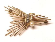 A mid/late 20th Century high grade yellow metal Brooch of stylised wheatsheaf form, featuring a