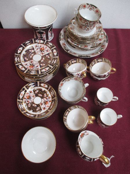 Qty of Royal Crown Derby china tea ware & Royal Crown Derby posy vase