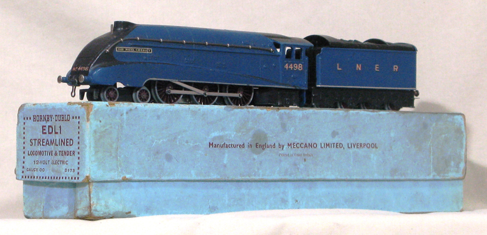 EDL1 Sir Nigel Gresley Locomotive and Tender. Pre-war couplings with running number 4498. Single