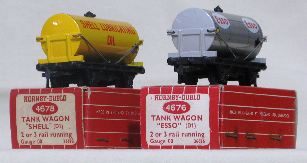 Tank Wagon (x2), 2-rail. 4676 ?Esso? (silver) & 4678 ?Shell?. Both wagons have closed brake gear