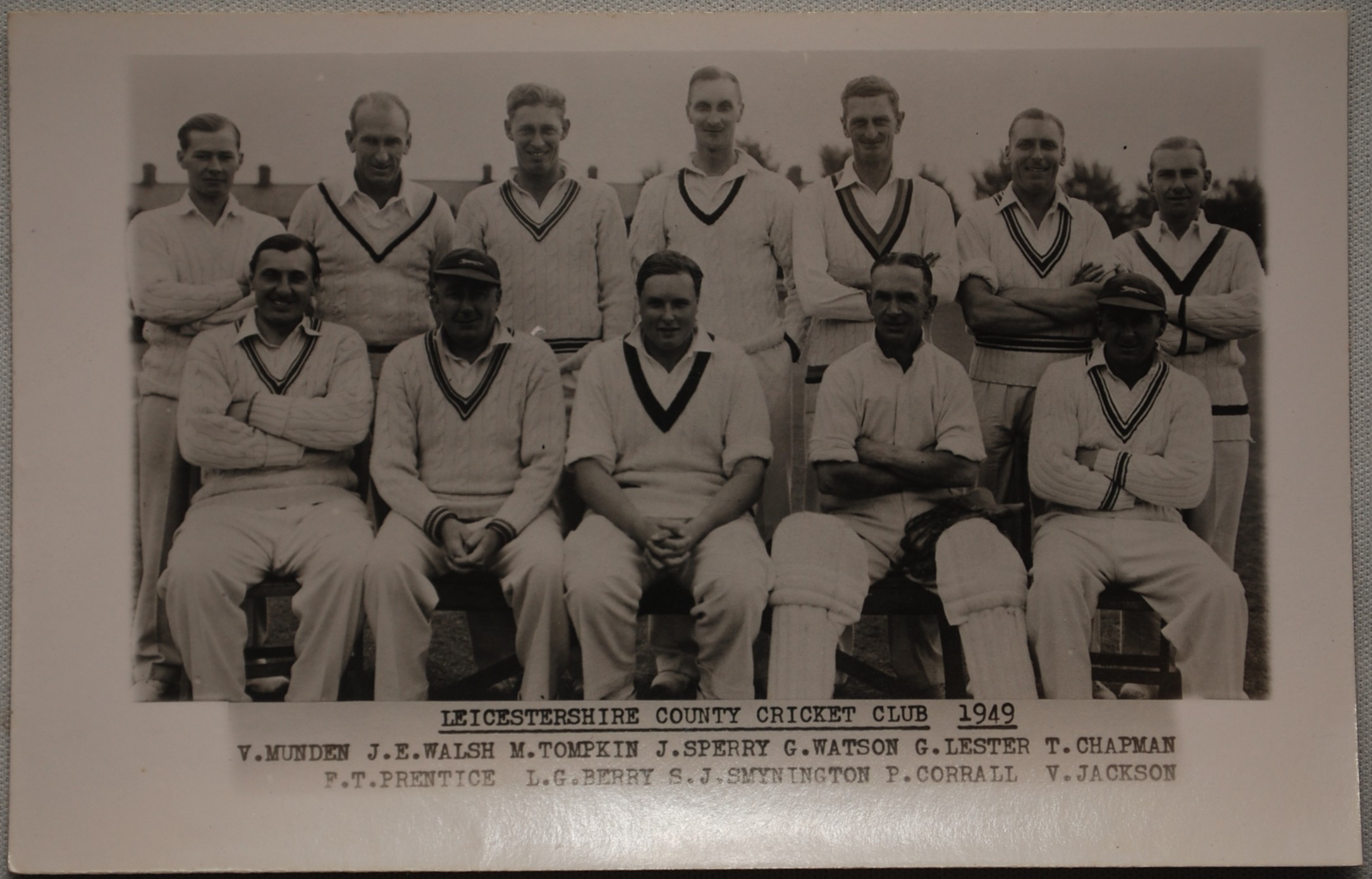 Leicestershire C.C.C. 1949. Excellent mono real photograph plain back postcard of the team seated