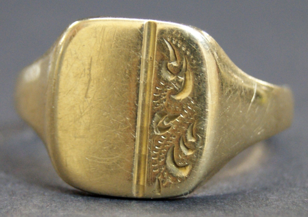 9ct gold gent's signet ring