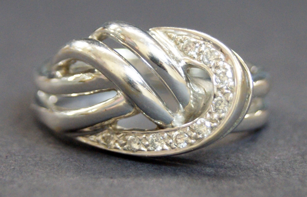 18ct white gold designer ring set with diamonds