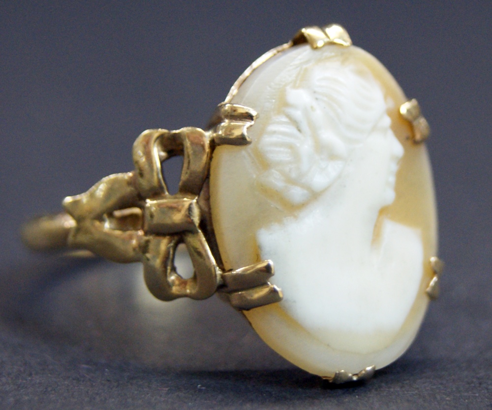 9ct gold cameo-set ring