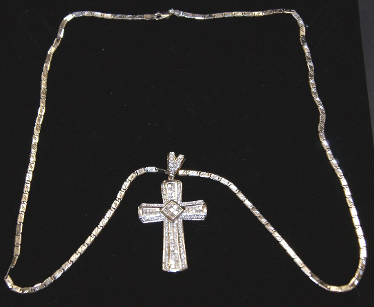 18ct white gold cross inset with square and round diamonds which equal 2.00ct. Colour of diamonds