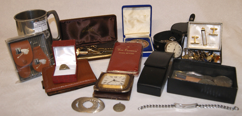Vintage gentleman's accoutrement lot, to include collar studs, cufflink's, wallets etc.