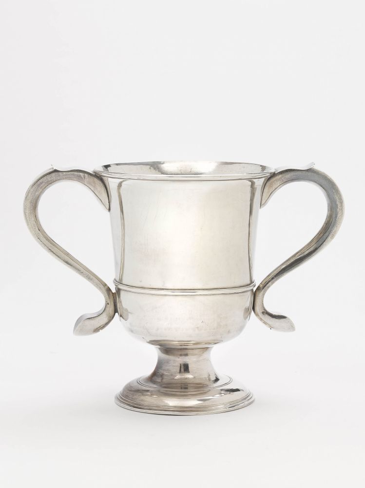 Doppelhenkelvase Newcastle, 1770/1771, John Langlands   Silber. Profilierte Becherform auf