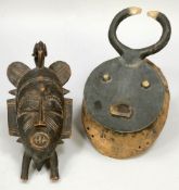 Zwei Ritualmasken Westafrika. Holz. H. 34 cm bzw. 42 cm. 1 Bambara und 1 Baule Maske.