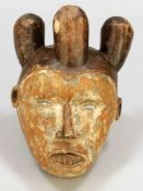 Baule Maske Elfenbeinküste/Westafrika. Holz. H. 32 cm. - Zustand: Kl. Besch. an der Seite.