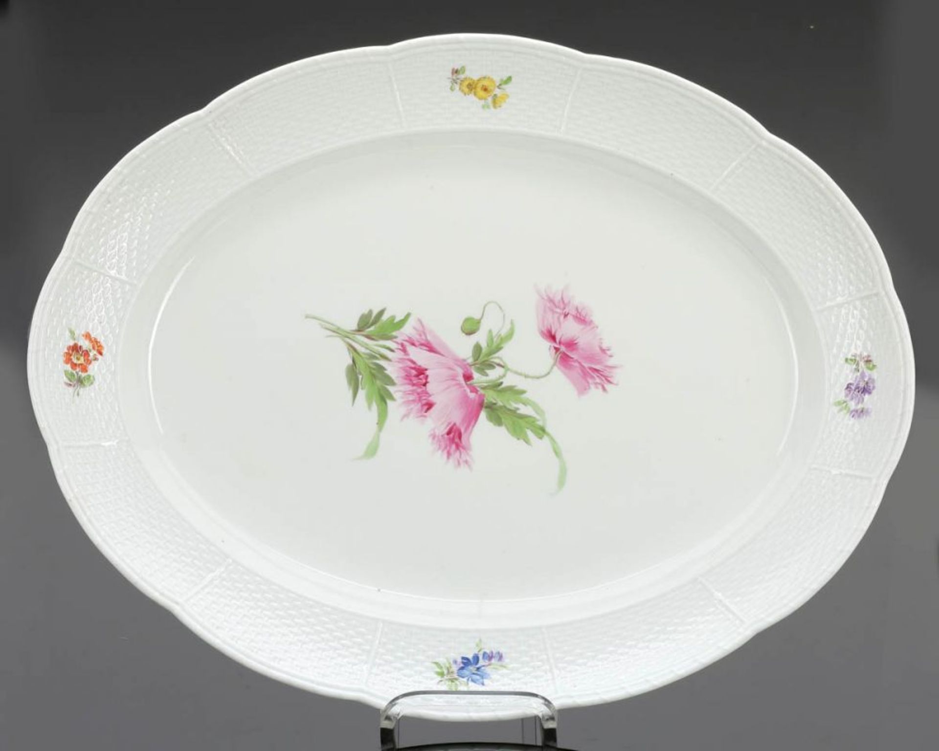Platte Königliche Porzellan Manufaktur, Meissen um 1850. - Altozier: Blume - Porzellan, weiß,
