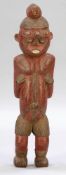 Ahnenfigur Wohl Kongo/Westafrika. Holz. H. 52 cm. Stehende Figur mit intensiver Rotfärbung.