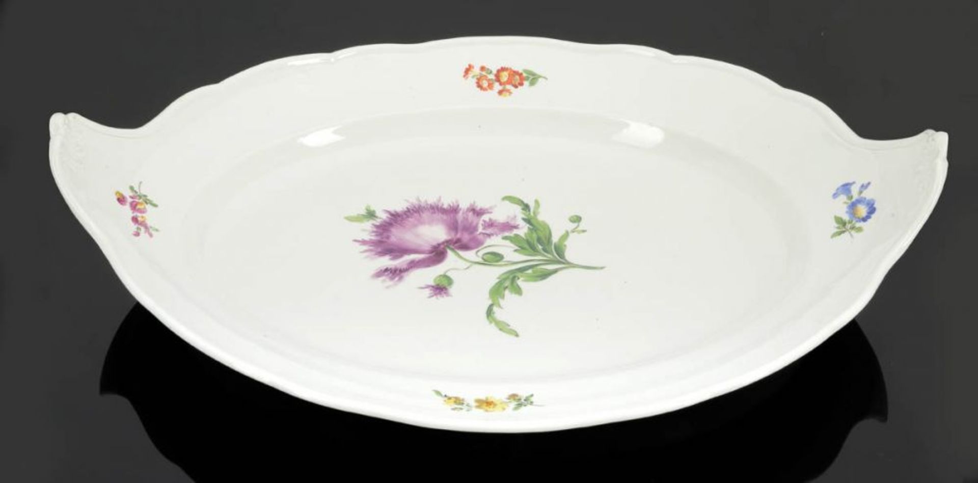 Ovale Platte mit hochgezogenen Griffen Staatliche Porzellan Manufaktur, Meissen 1935-1947. -