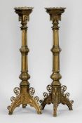 Leuchterpaar 19. Jahrhundert. - Historismus - Bronze. H. 52 cm. Dreibeiniger Stand. Sechseckiger