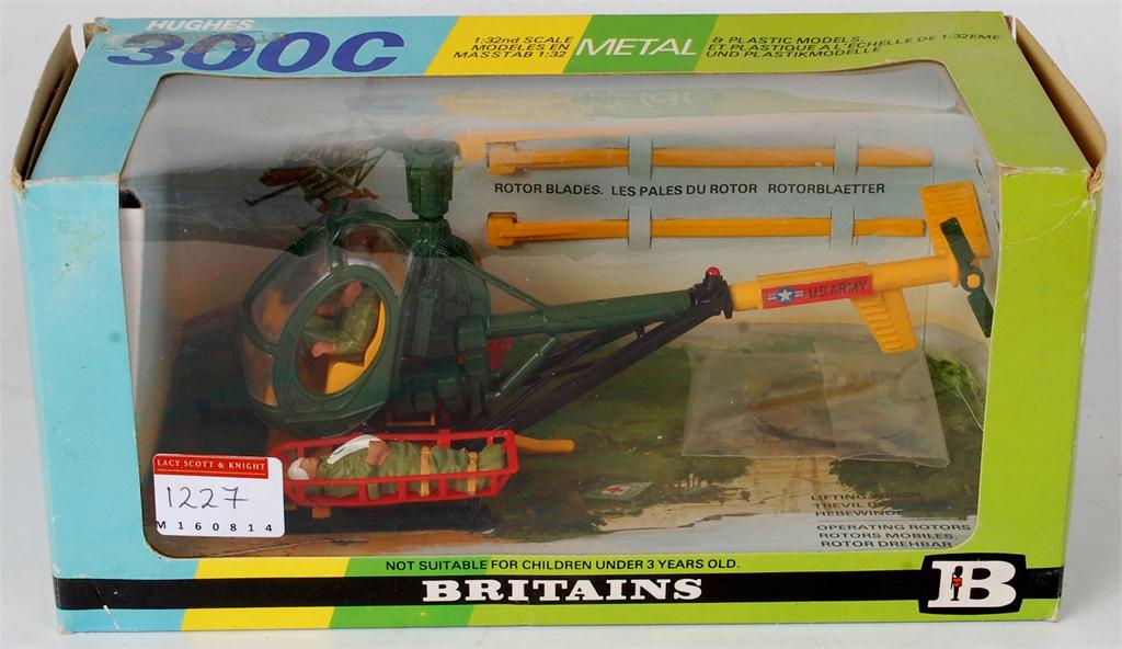 Britains, 9761, Hughes 300C Medivac helicopter, green body with yellow rotors, with injured soldier,