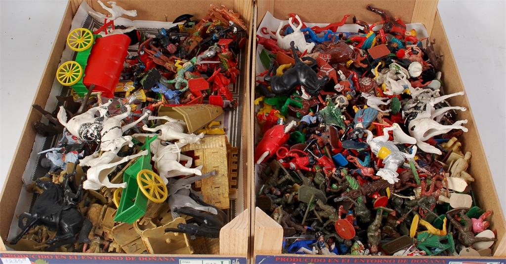 Mixed plastic figures by Lone Star, Herald, HillCo, Cherilea and others, some lead figures included,