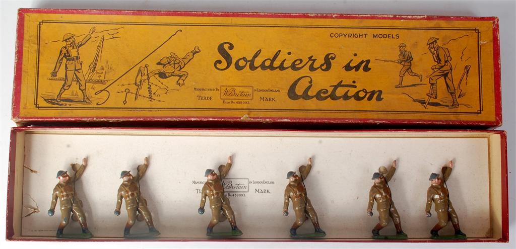 Britains, set 1612, Soldiers in Action series, British bomb-throwing infantry with gas masks,
