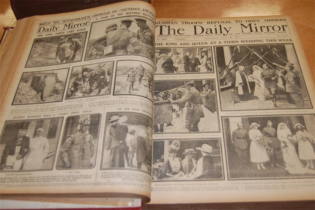 DAILY MIRROR, six bound volumes of the Daily Mirror Jan 1915 to Dec 1917 inclusive, maroon cloth ( - Image 4 of 6