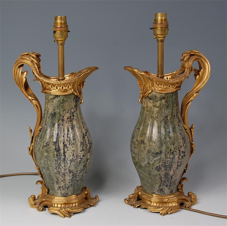 # A pair of circa 1900 gilt bronze and verdigris marble table lamps in the form of ewers, in the - Image 8 of 9
