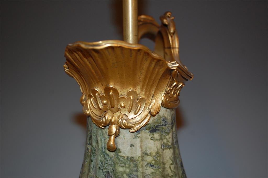 # A pair of circa 1900 gilt bronze and verdigris marble table lamps in the form of ewers, in the - Image 5 of 9
