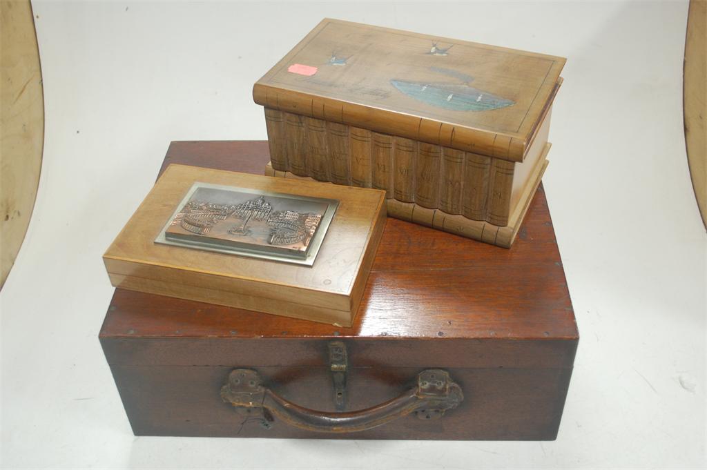 Assorted wooden boxes to include; olivewood souvenir from Italy