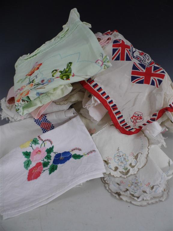 A quantity of 19th Century and later linens, including examples of whitework embroidery, tatting