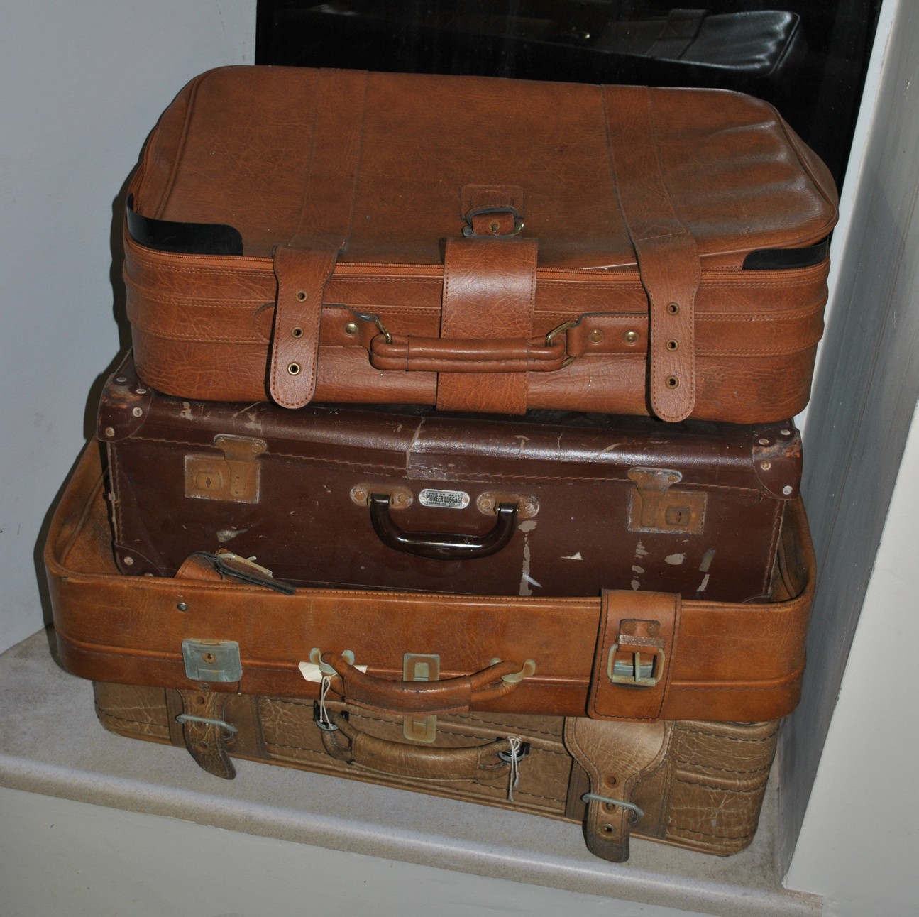 Assorted Lot of 4x Suitcases