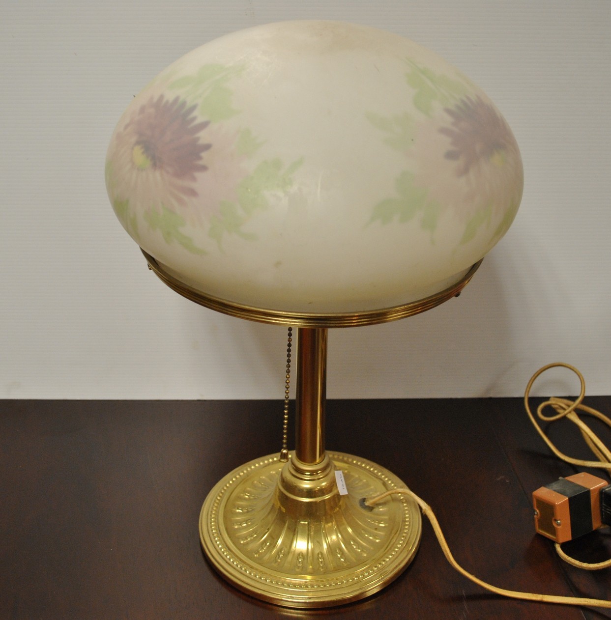 Mushroom Shape Table Lamp with Cicrular Brass Base