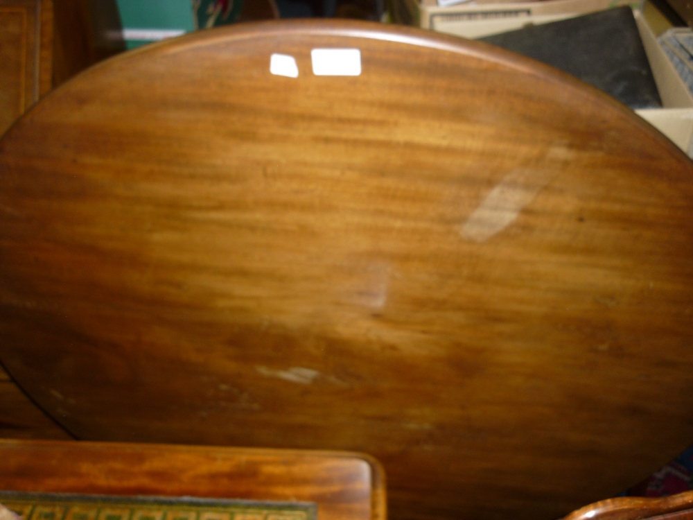 Large George II circular mahogany pedestal table on a vase turned column support and tripod base