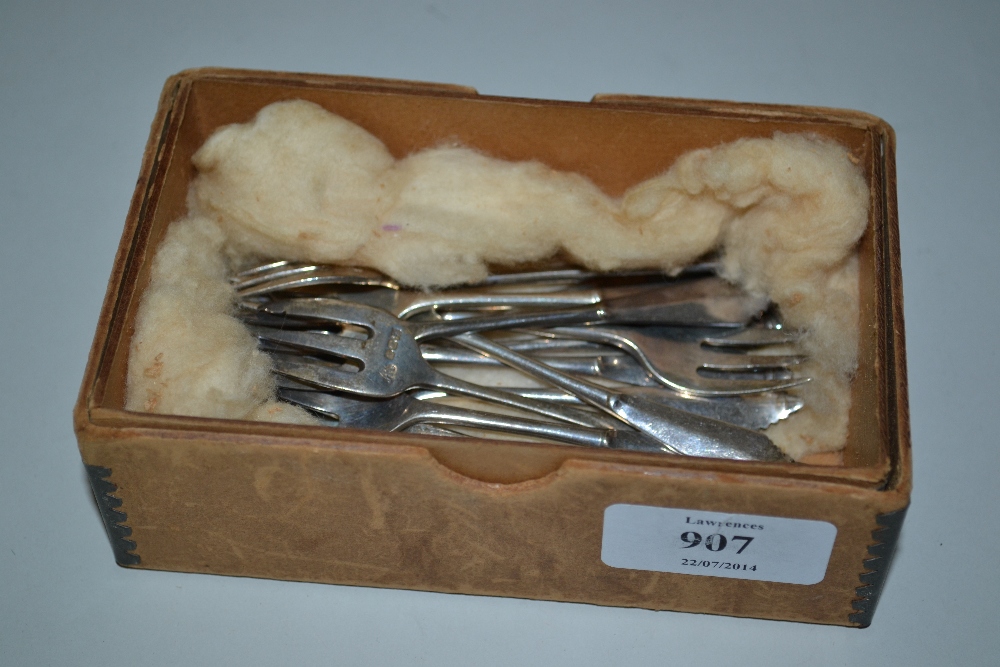 Set of twelve 20th Century London silver cake forks