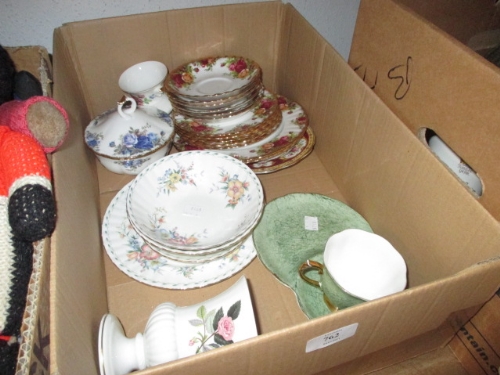 Thirteen pieces of Royal Albert Old Country Roses pattern decorative china together with another