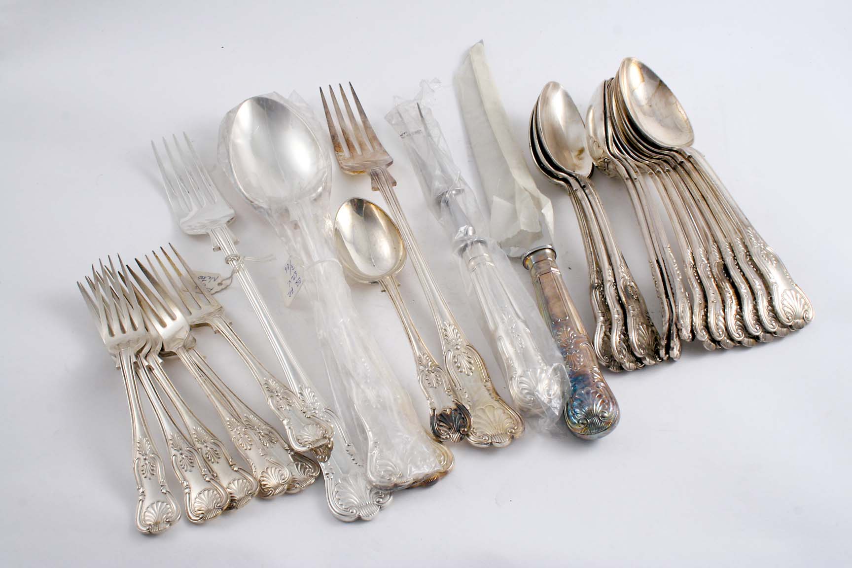 A QUANTITY OF MODERN ELECTROPLATED KING`S PATTERN FLATWARE & CUTLERY by Roberts & Belk, C.J.