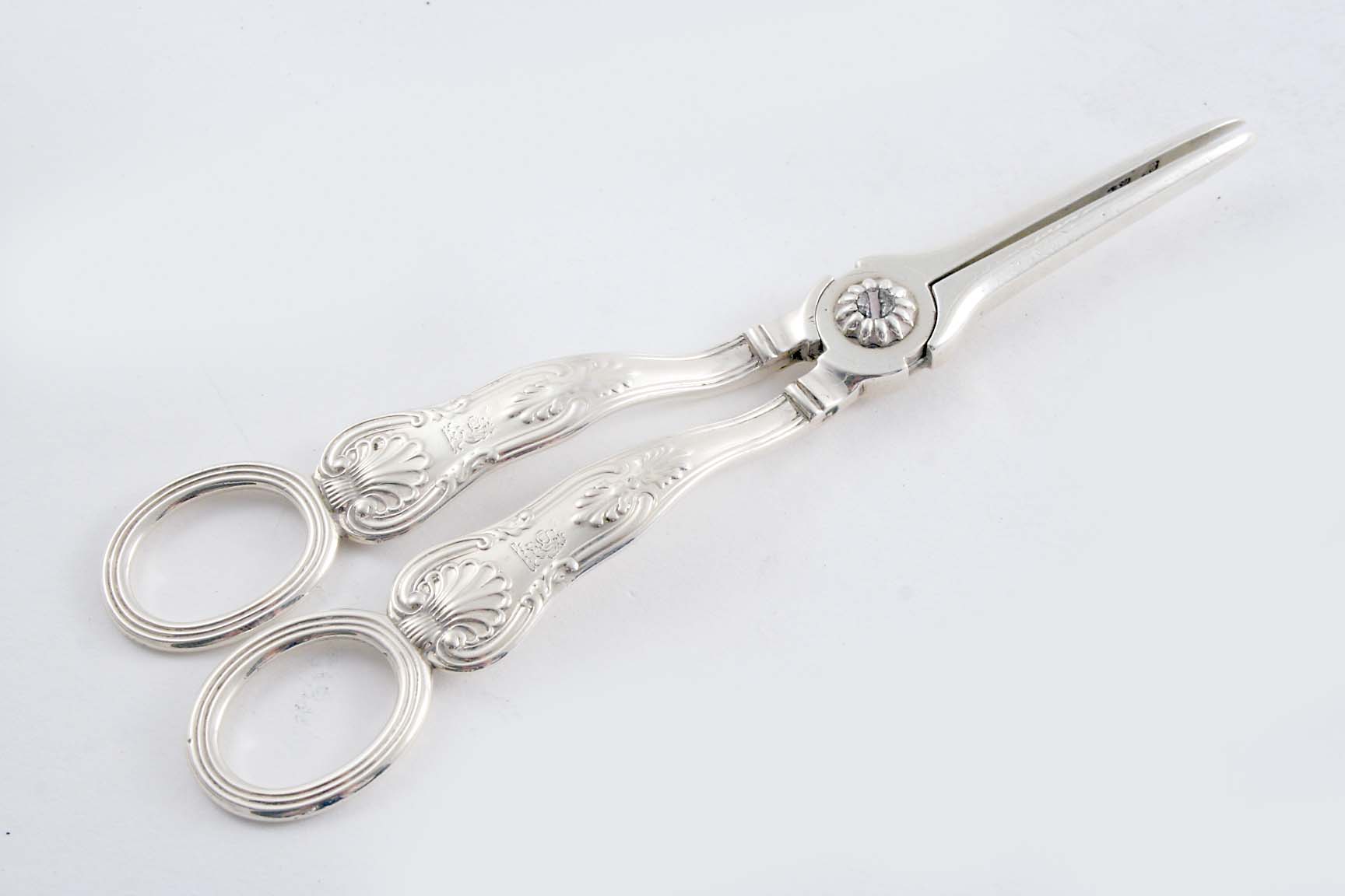 A PAIR OF EARLY VICTORIAN KING`S PATTERN GRAPE SHEARS crested, by C. Rawlings & W. Summers, London
