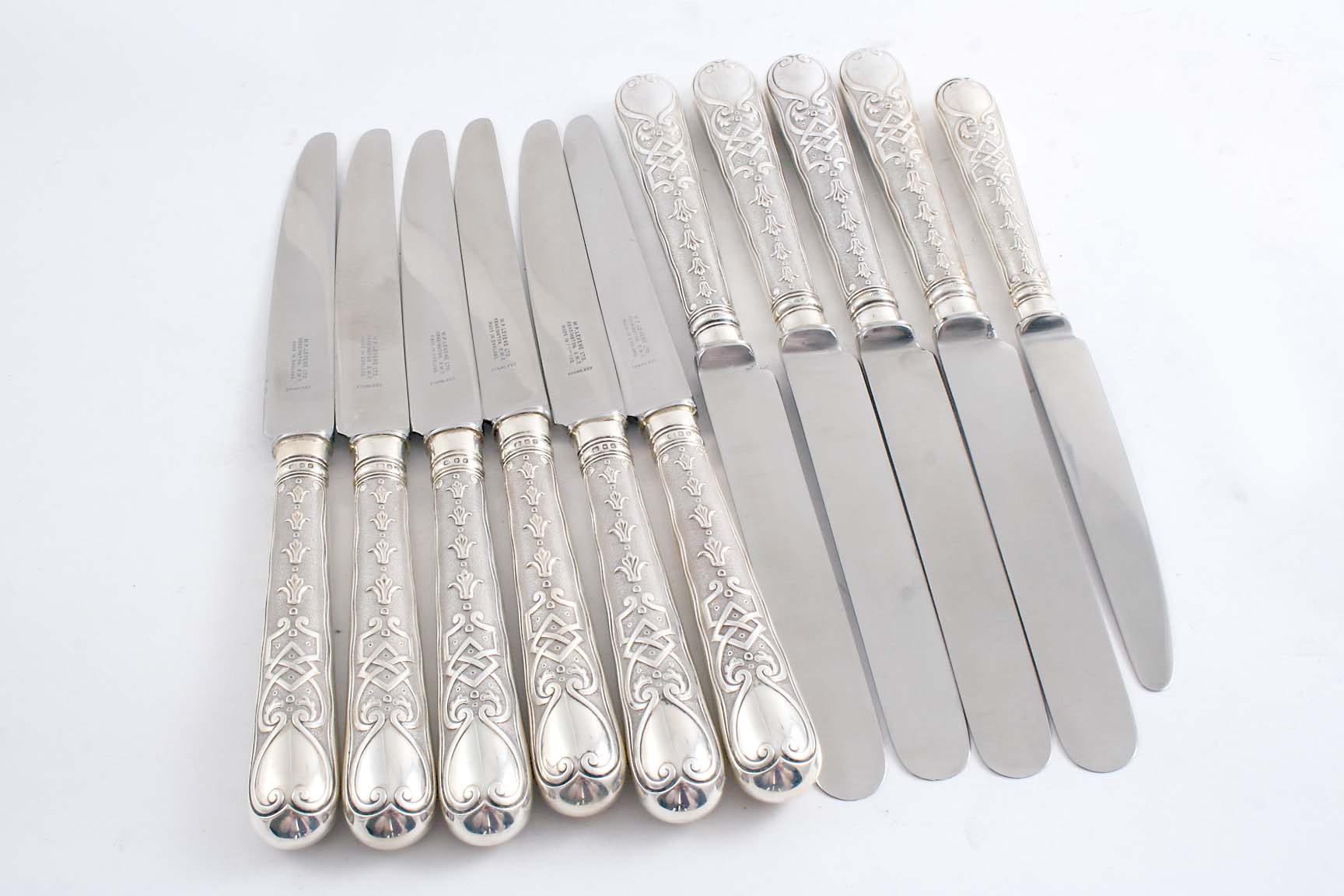 A SET OF SIX MODERN TABLE KNIVES Elizabethan pattern, with stainless steel, finger point blades,