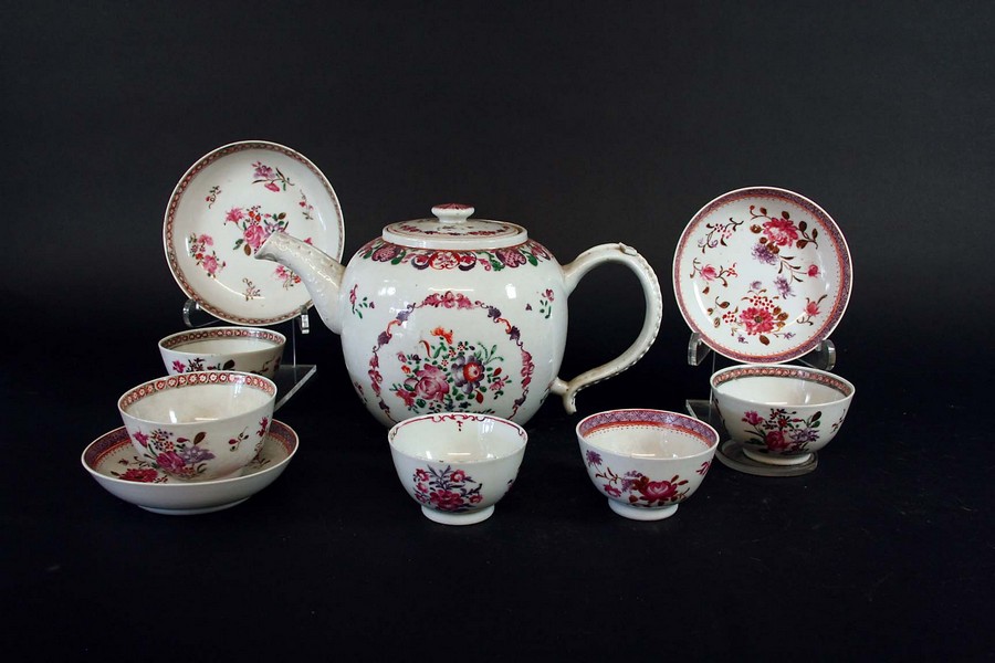 A FAMILLE ROSE TEAPOT AND COVER painted in the Compagne des Indes manner, 6ins. (15cms.) dia.,