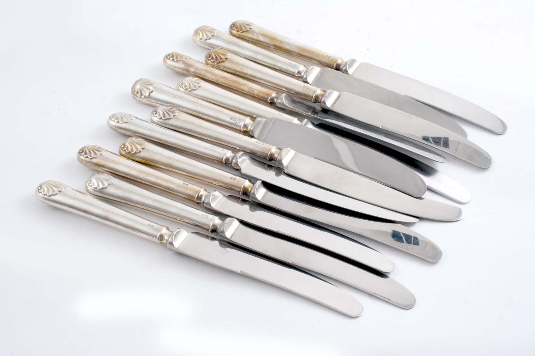 A MATCHED SET OF TWELVE MODERN SIDE KNIVES Old English Shell pattern with stainless steel, finger