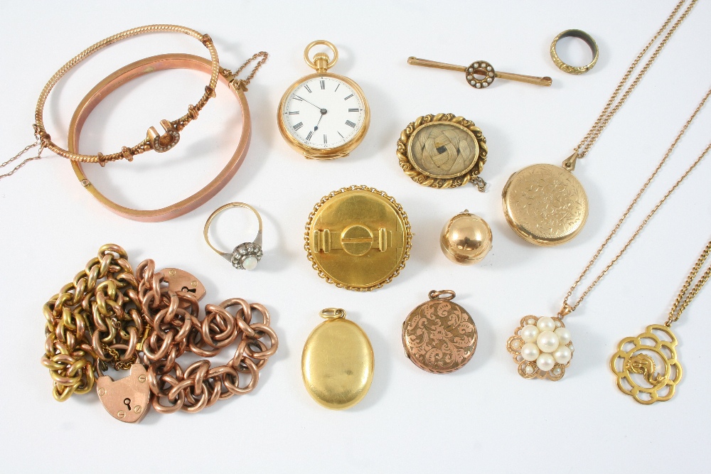 A QUANTITY OF JEWELLERY including a Victorian gold locket brooch, a 9ct. rose gold bangle, a