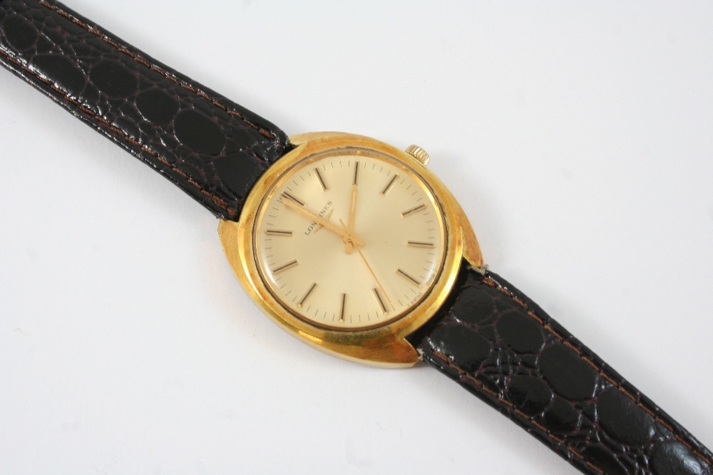 A GENTLEMAN`S GOLD PLATED AUTOMATIC WRISTWATCH BY LONGINES the signed gold coloured circular dial