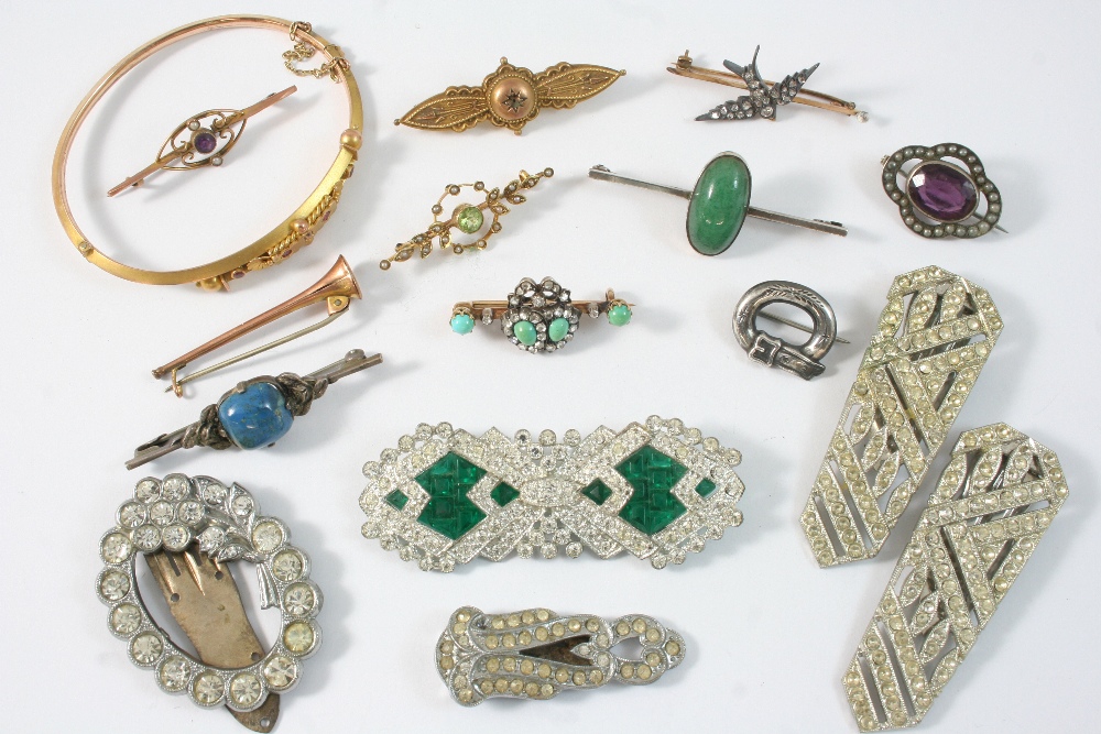 A QUANTITY OF JEWELLERY including a Victorian turquoise and diamond double heart brooch, set in