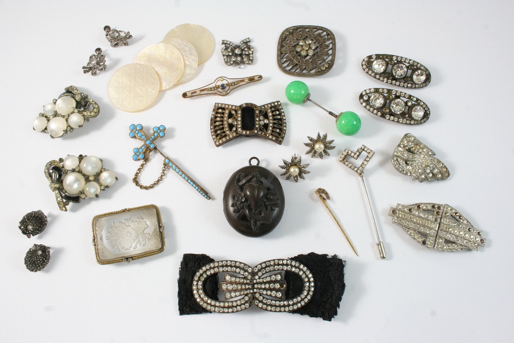 A QUANTITY OF JEWELLERY including various items of paste set jewellery, four mother-of-pearl