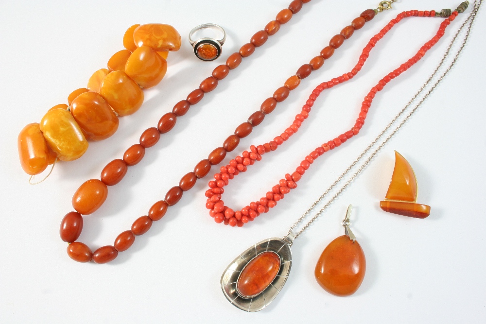 A QUANTITY OF JEWELLERY including a graduated coral bead necklace, and various pieces of amber