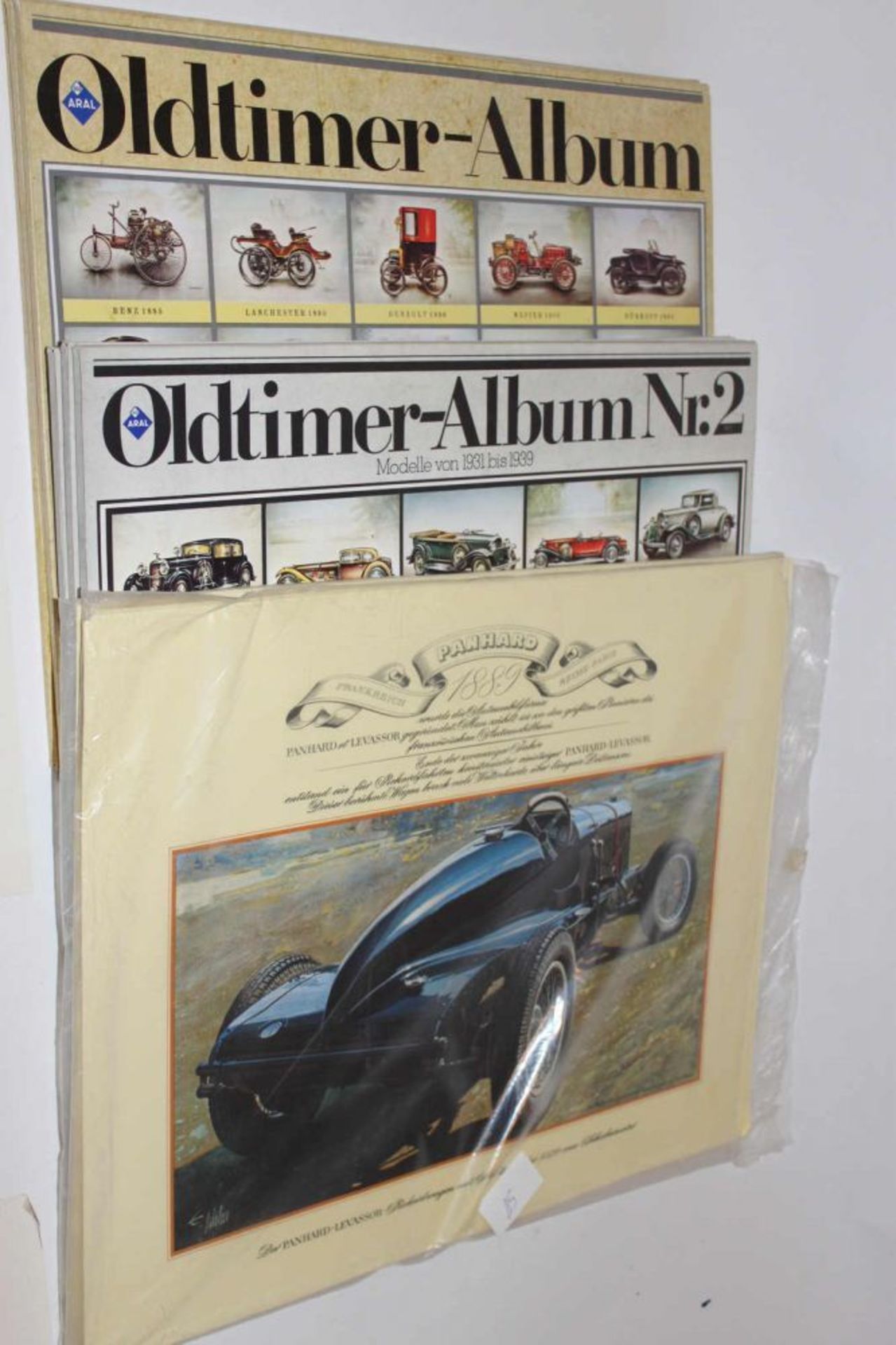 Konvolut Oldtimer Alben, dabei Panhard Levassor, Aral Oldtimeralben    Mindestpreis: 20