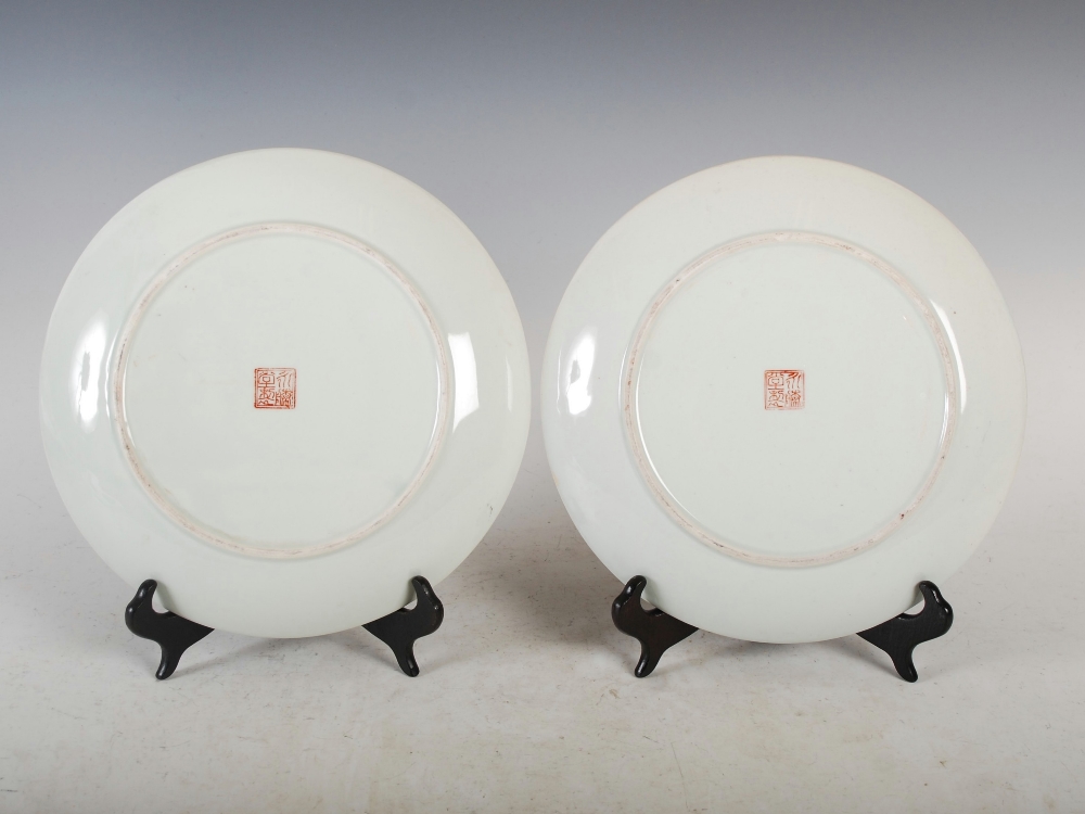 A pair of Samson Armorial plates, decorated in the Chinese famille rose style with faux armorials - Image 2 of 4