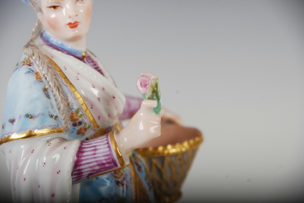 A pair of late 19th/ early 20th century German porcelain figures in the Chinoiserie style, modelled - Image 6 of 10
