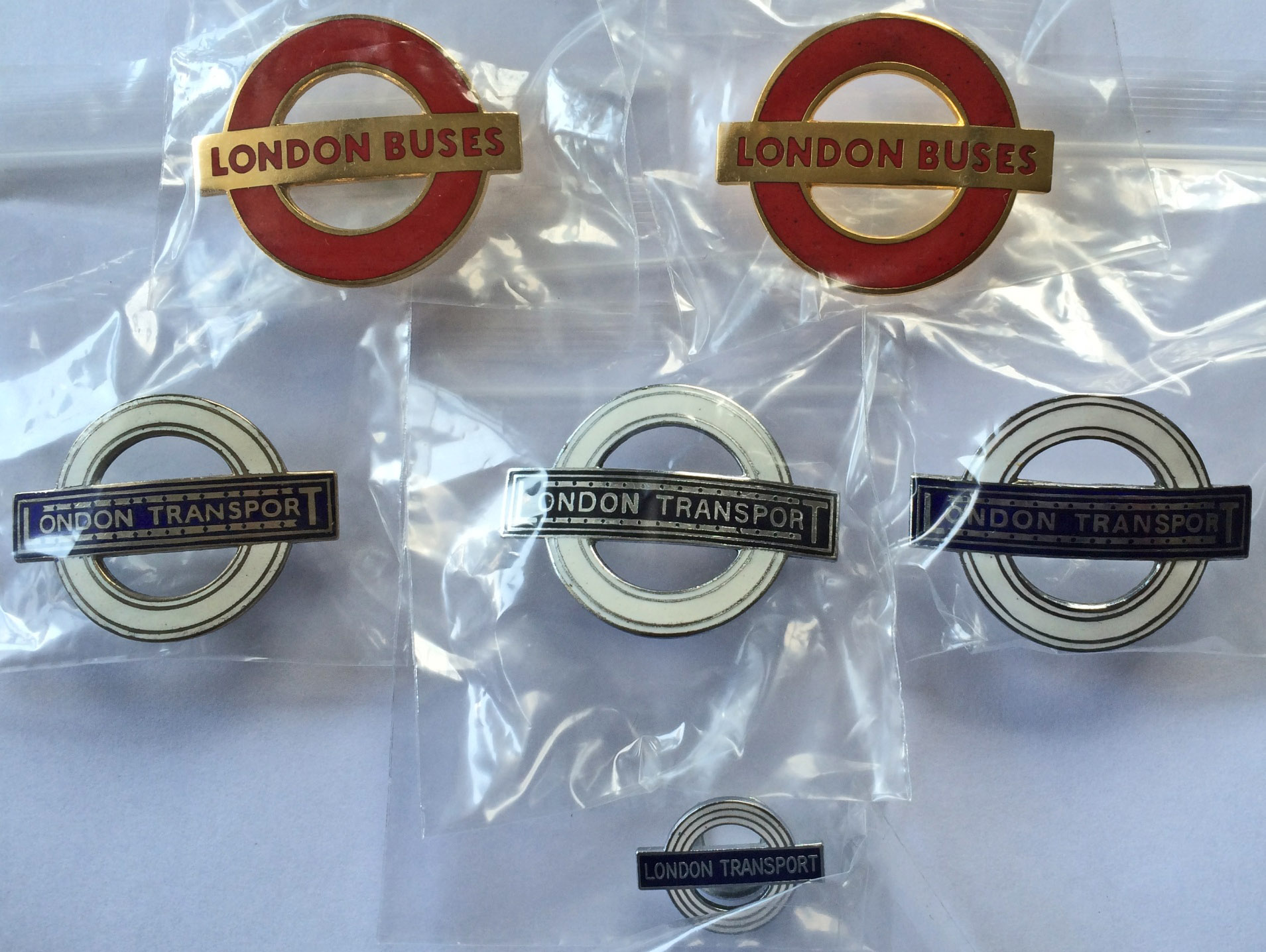 London Transport Central Buses Driver's/Conductor's enamelled CAP & LAPEL BADGES comprising 3 x