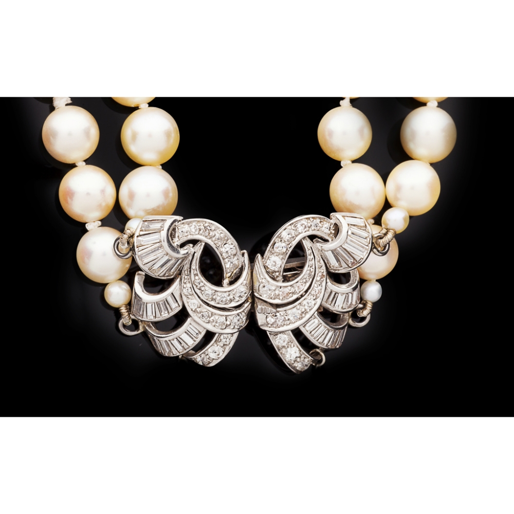 A two-row cultured pearl necklace with diamond claspcomposed of ninety-two uniform pearls and four - Image 2 of 2