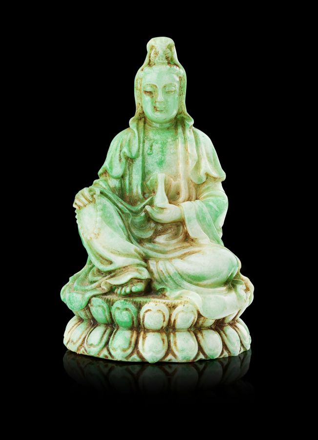 SMALL CHINESE GLASS BUDDHA FIGUREmodelled as the figure holding a vessel and beads, seated on a